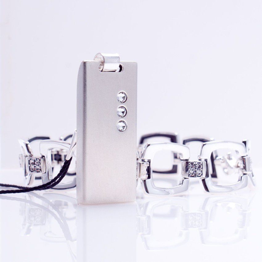 Jewelry USB Flash Drive | USB 2.0 16GB | Sterling Silver | 3 Swarovski crystal | Silver chain | Available in 10 fonts nad Ikons