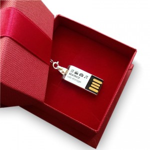 Jewelry USB Flash Drive | USB 2.0 16GB | Sterling Silver | 3 Swarovski crystal | Silver chain | Available in 10 fonts nad Ikons